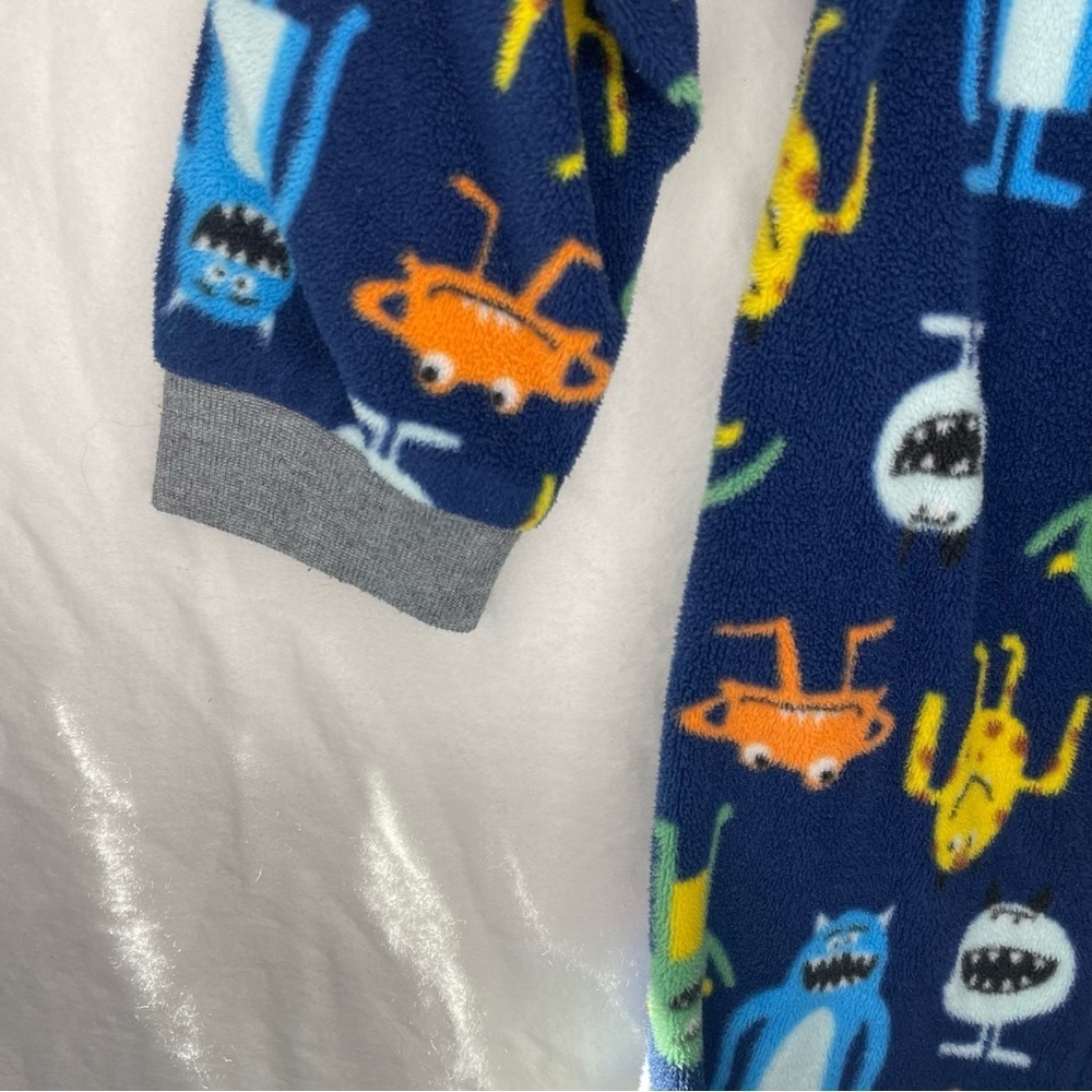 Carter’s 3T Fleece Footed Winter Monster Pajamas Grippy Feet Zipper PRELOVED - Picture 4 of 8